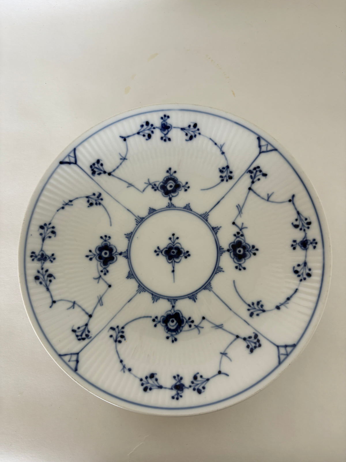 Royal Copenhagen Musselmalet Riflet asiet nr. 1/11
