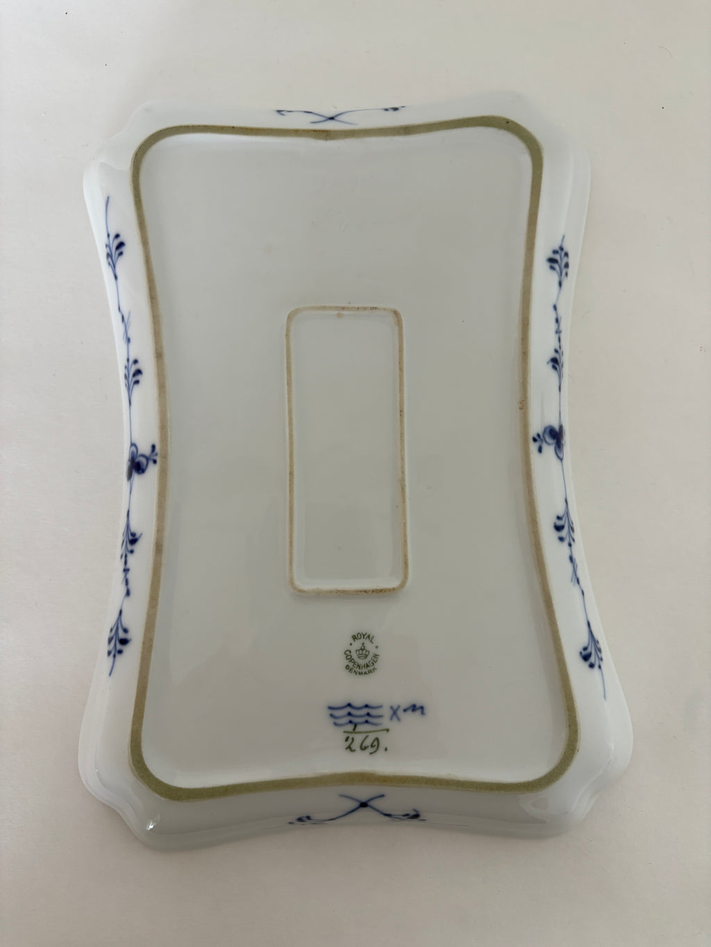Royal Copenhagen Musselmalet Riflet bakke nr. 1/269