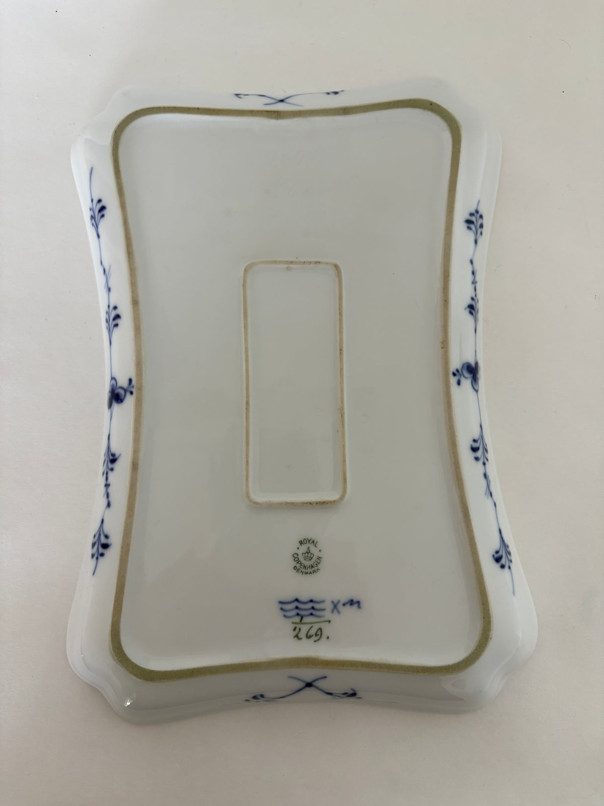 Royal Copenhagen Musselmalet Riflet bakke nr. 1/269