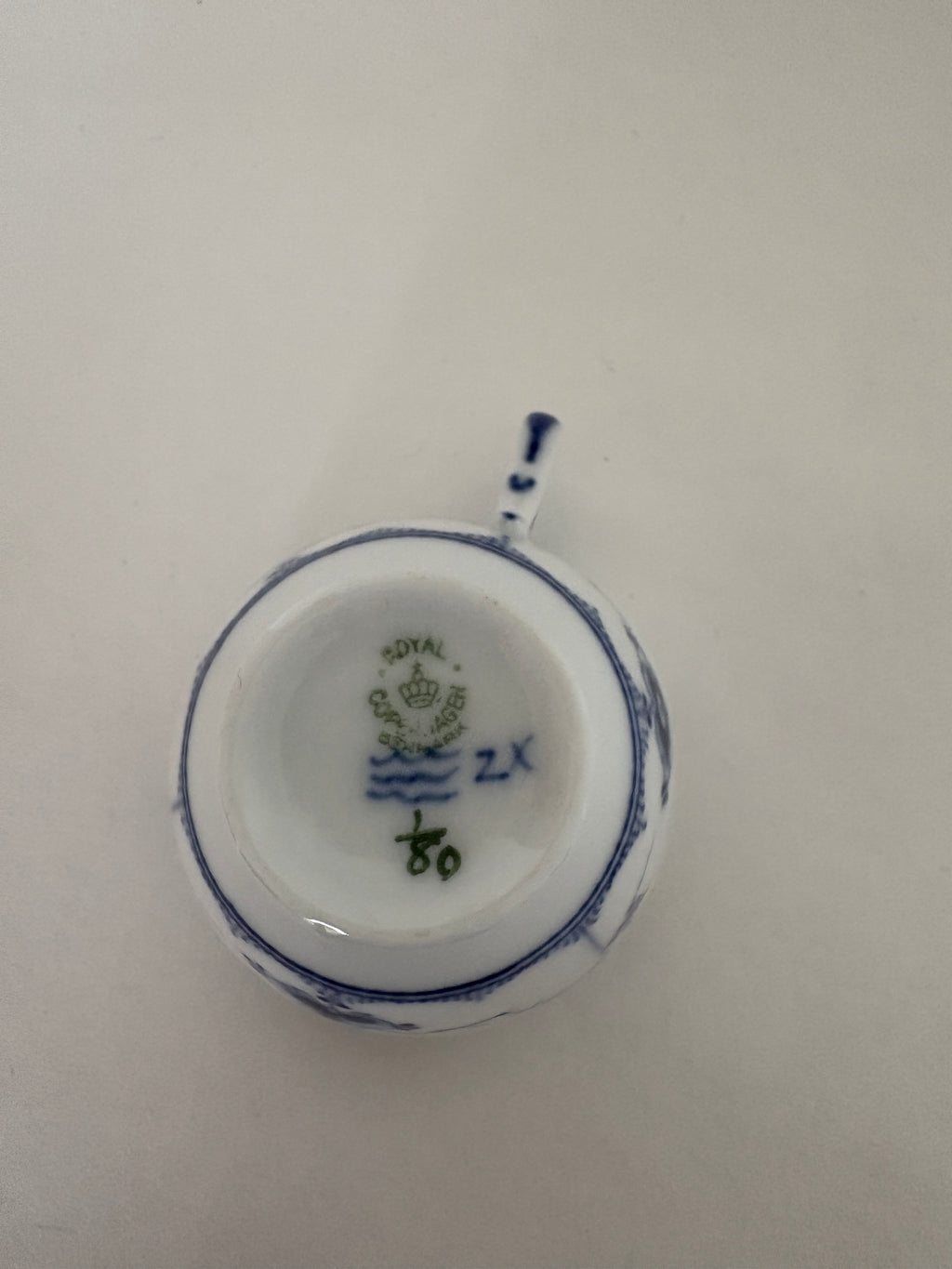 Royal Copenhagen Musselmalet Riflet kaffekop med underkop nr. 1/80
