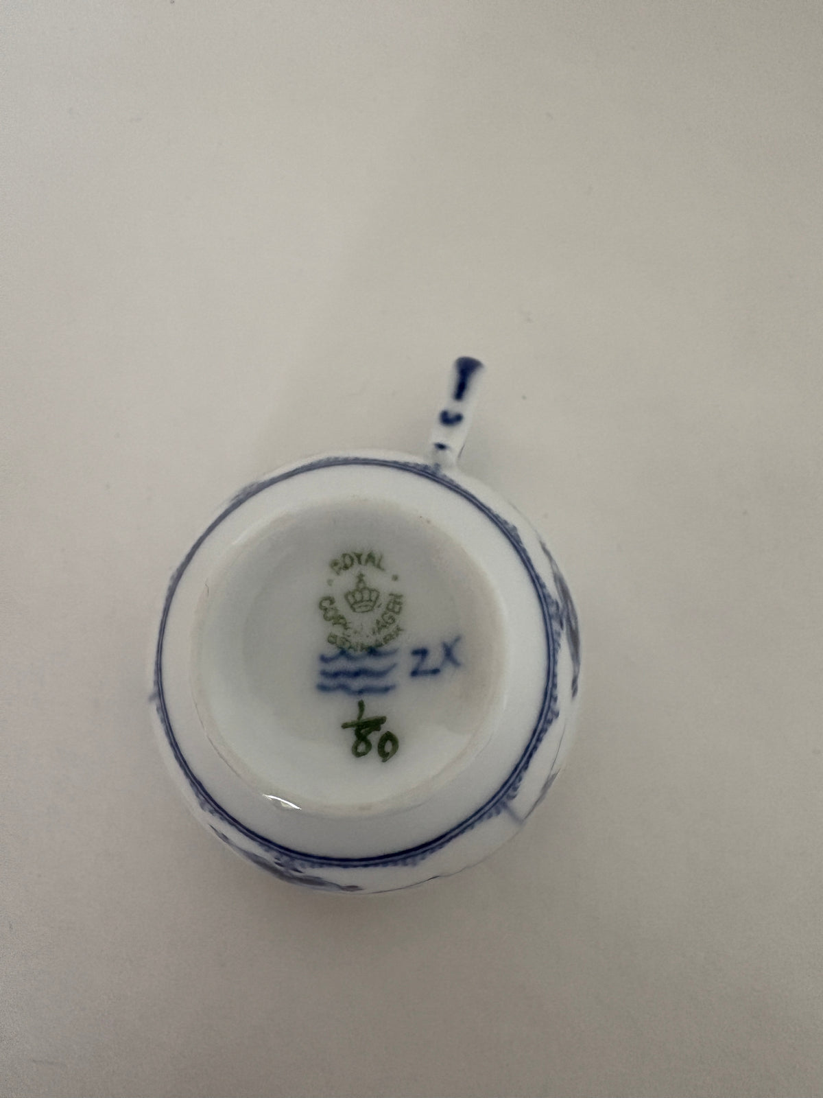 Royal Copenhagen Musselmalet Riflet kaffekop med underkop nr. 1/80