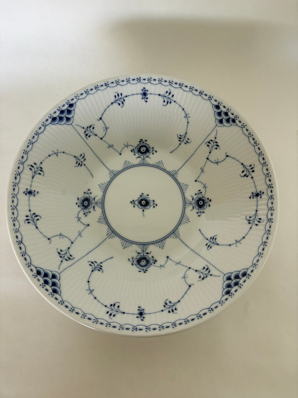 Royal Copenhagen Musselmalet Halvblonde dyb tallerken nr. 606