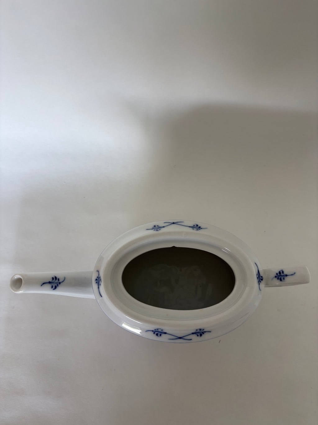 Royal Copenhagen Musselmalet Riflet tekande med låg nr. 1/254