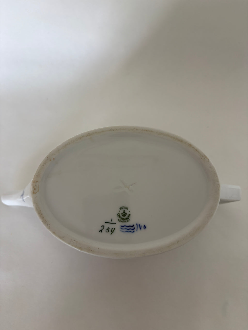 Royal Copenhagen Musselmalet Riflet tekande med låg nr. 1/254