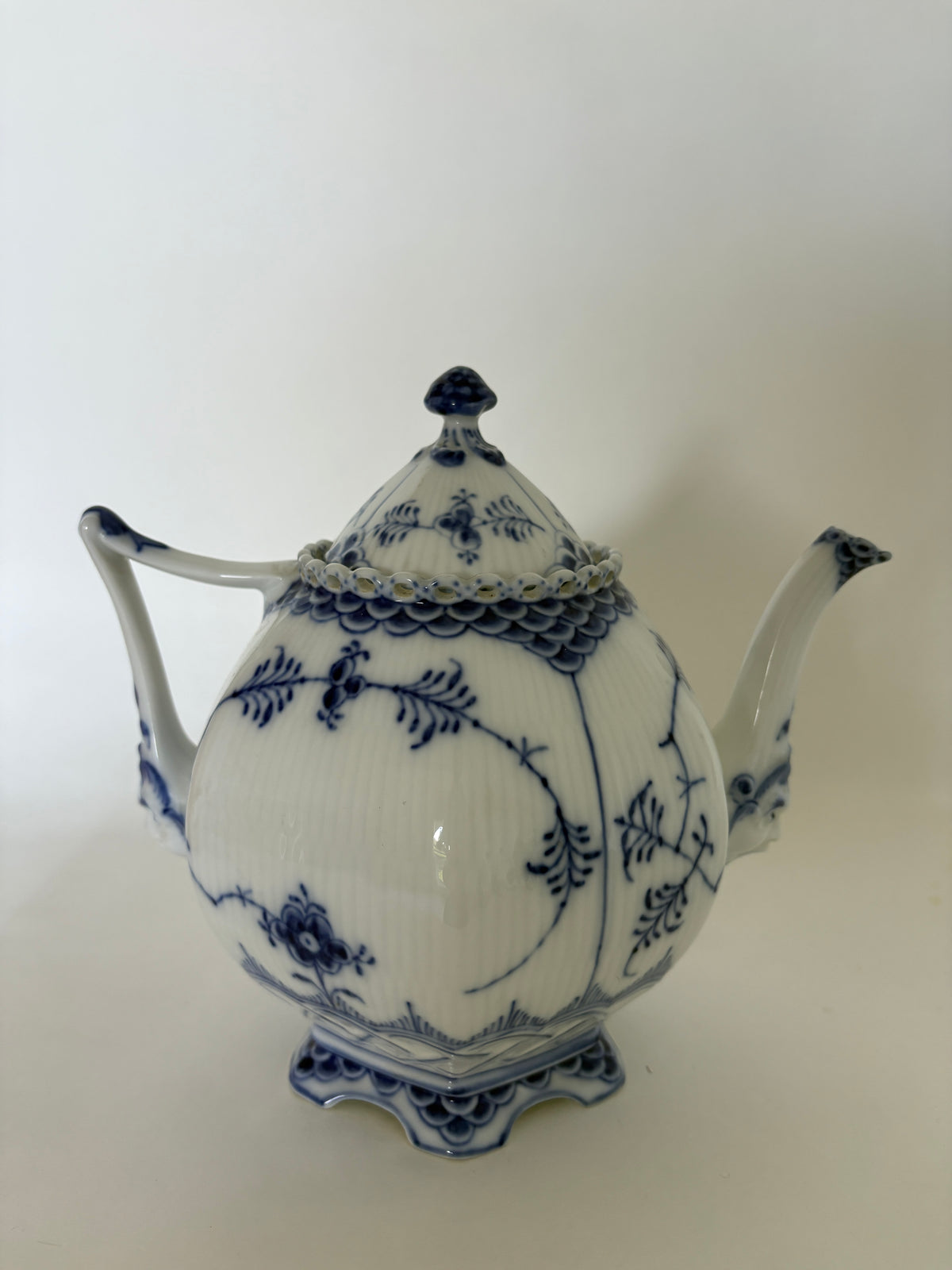 Royal Copenhagen Musselmalet Helblonde djævlehoved tekande med låg nr. 1/1119