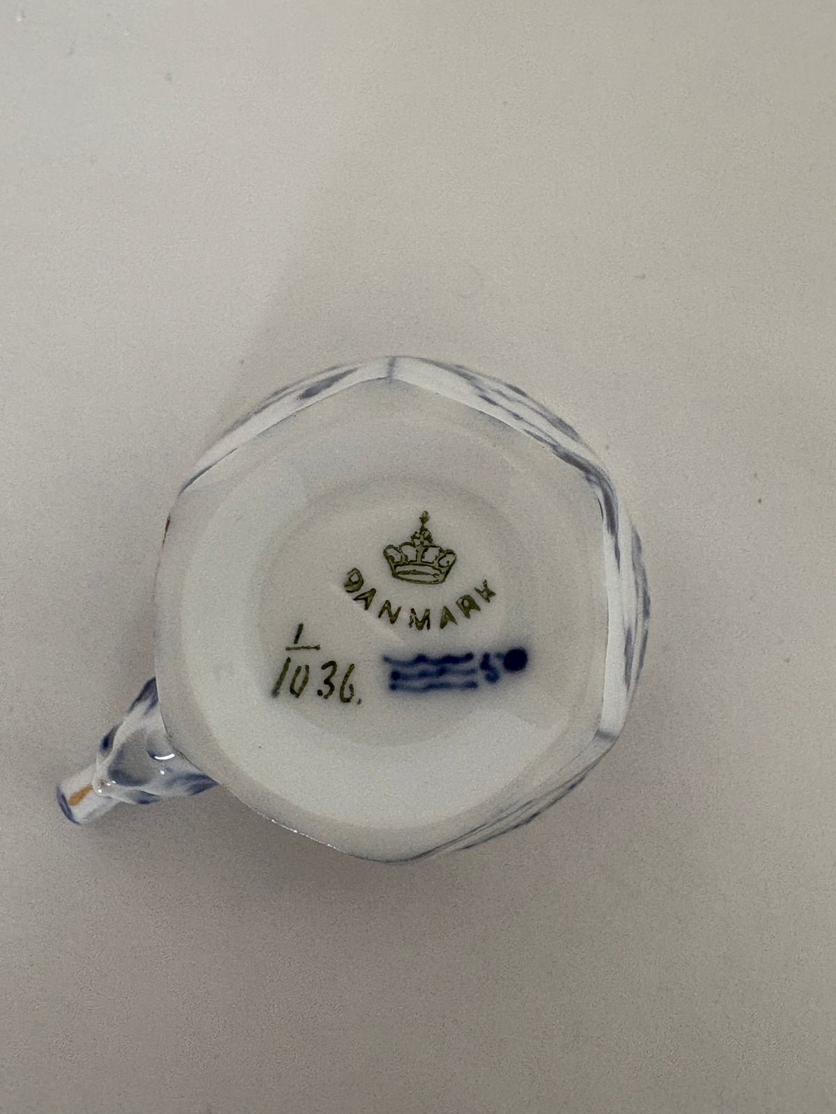 Royal Copenhagen Musselmalet Helblonde djævlehoved kaffekop og underkop med guld nr. 1/1036