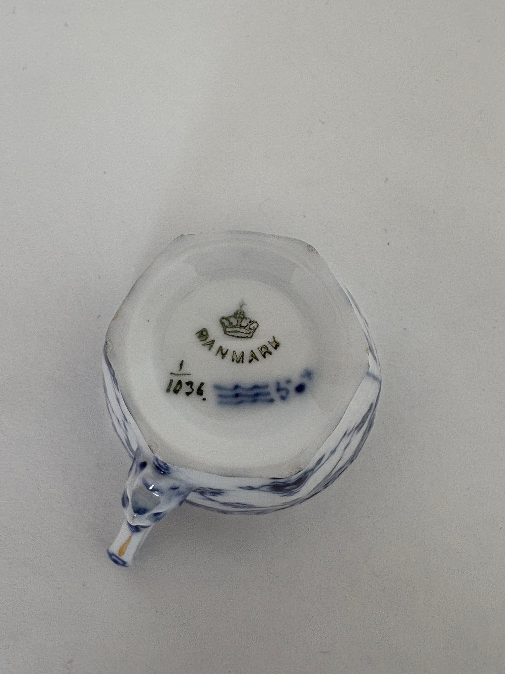 Royal Copenhagen Musselmalet Helblonde djævlehoved kaffekop og underkop med guld nr. 1/1036.
