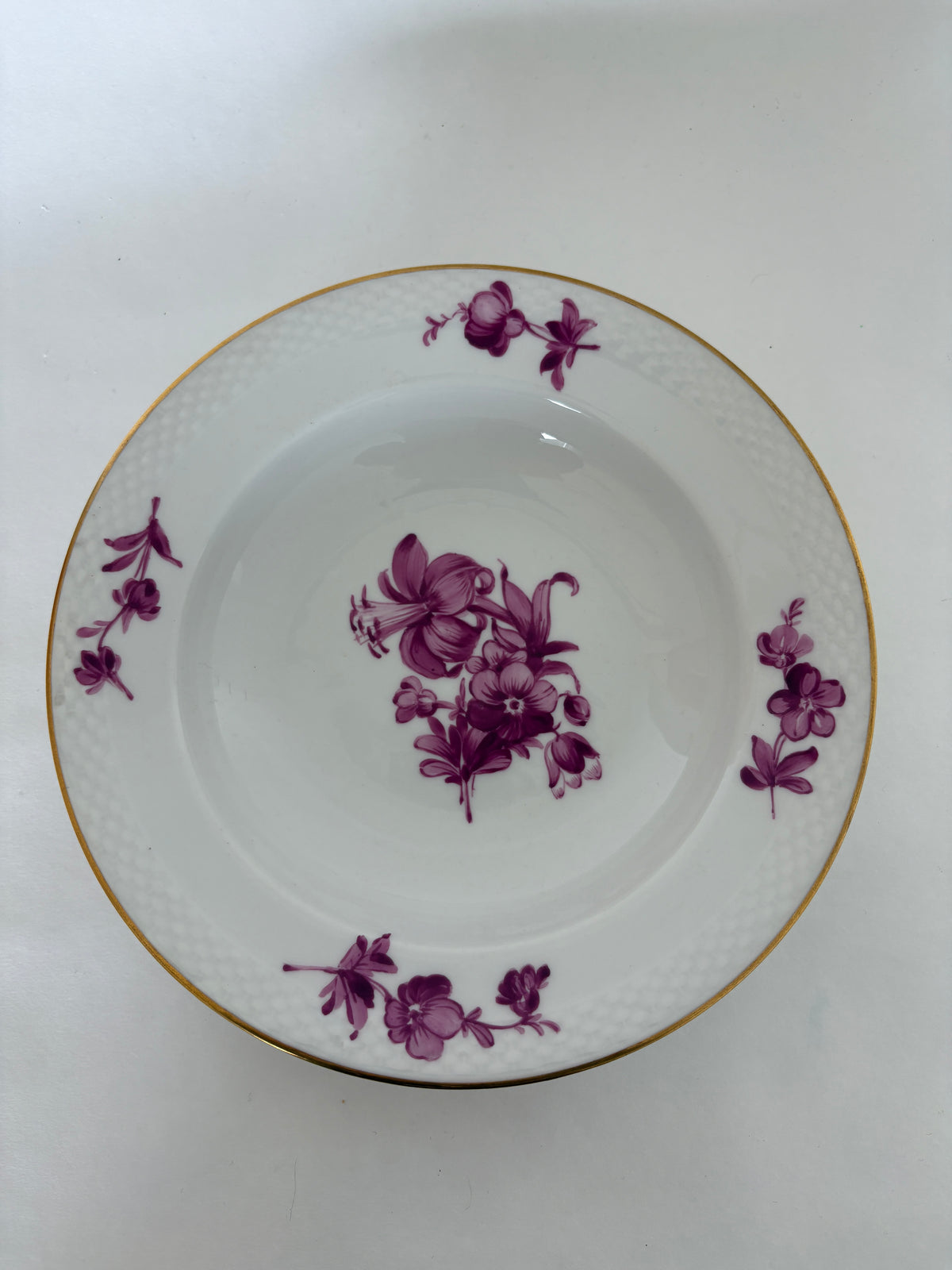 Royal Copenhagen Purpur Flettet med guldkant lille dyb tallerken nr. 8105