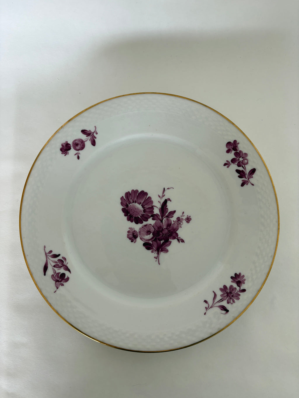 Royal Copenhagen Purpur Flettet med guldkant middagstallerken nr. 8101