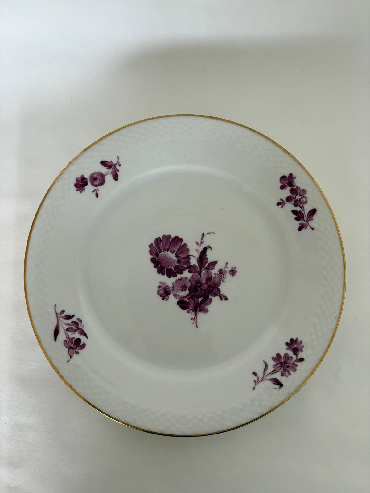 Royal Copenhagen Purpur Flettet med guldkant middagstallerken nr. 8101