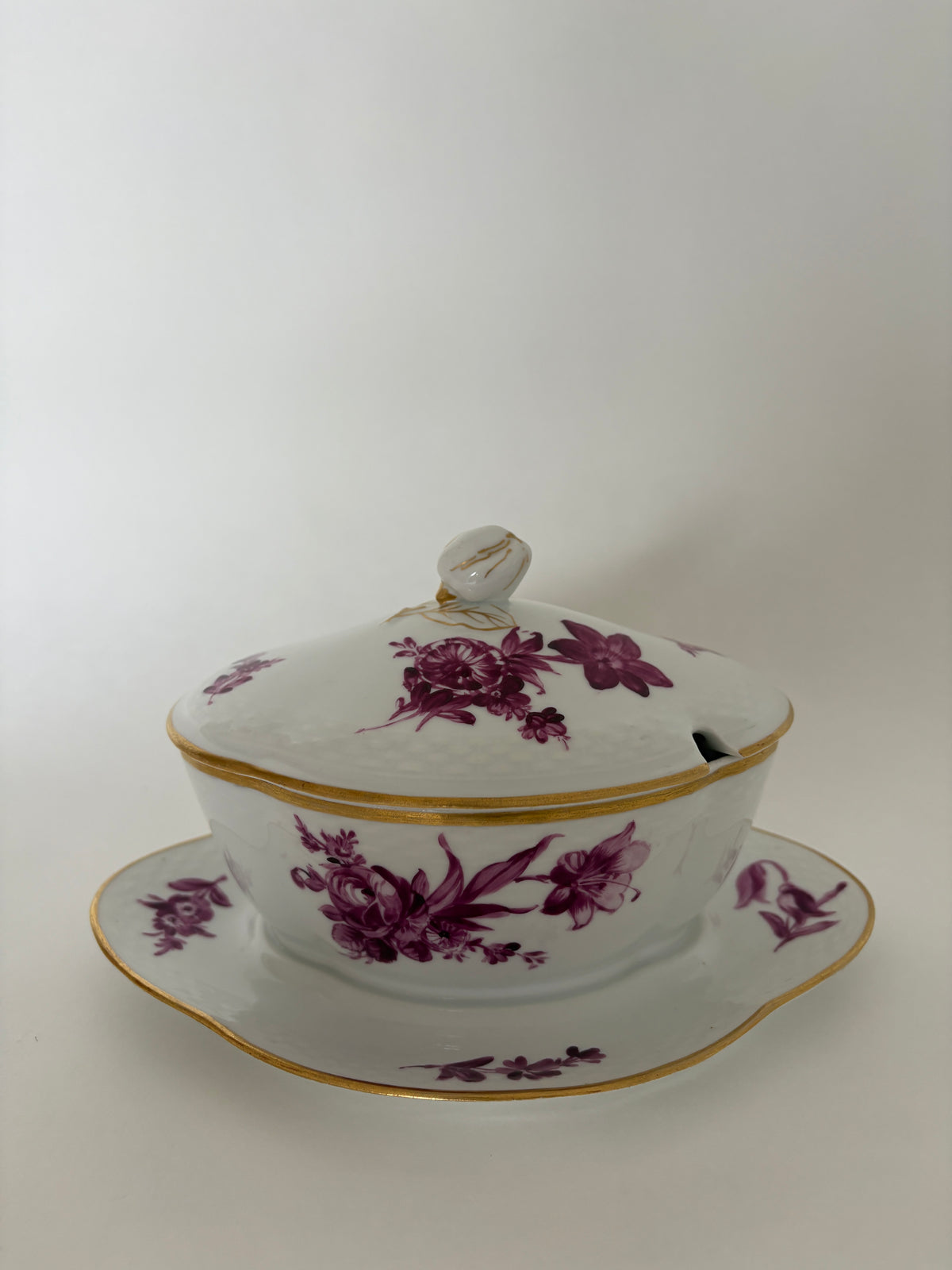 Royal Copenhagen Purpur Flettet med guldkant sovseskål med fast underfad og låg nr. 8160