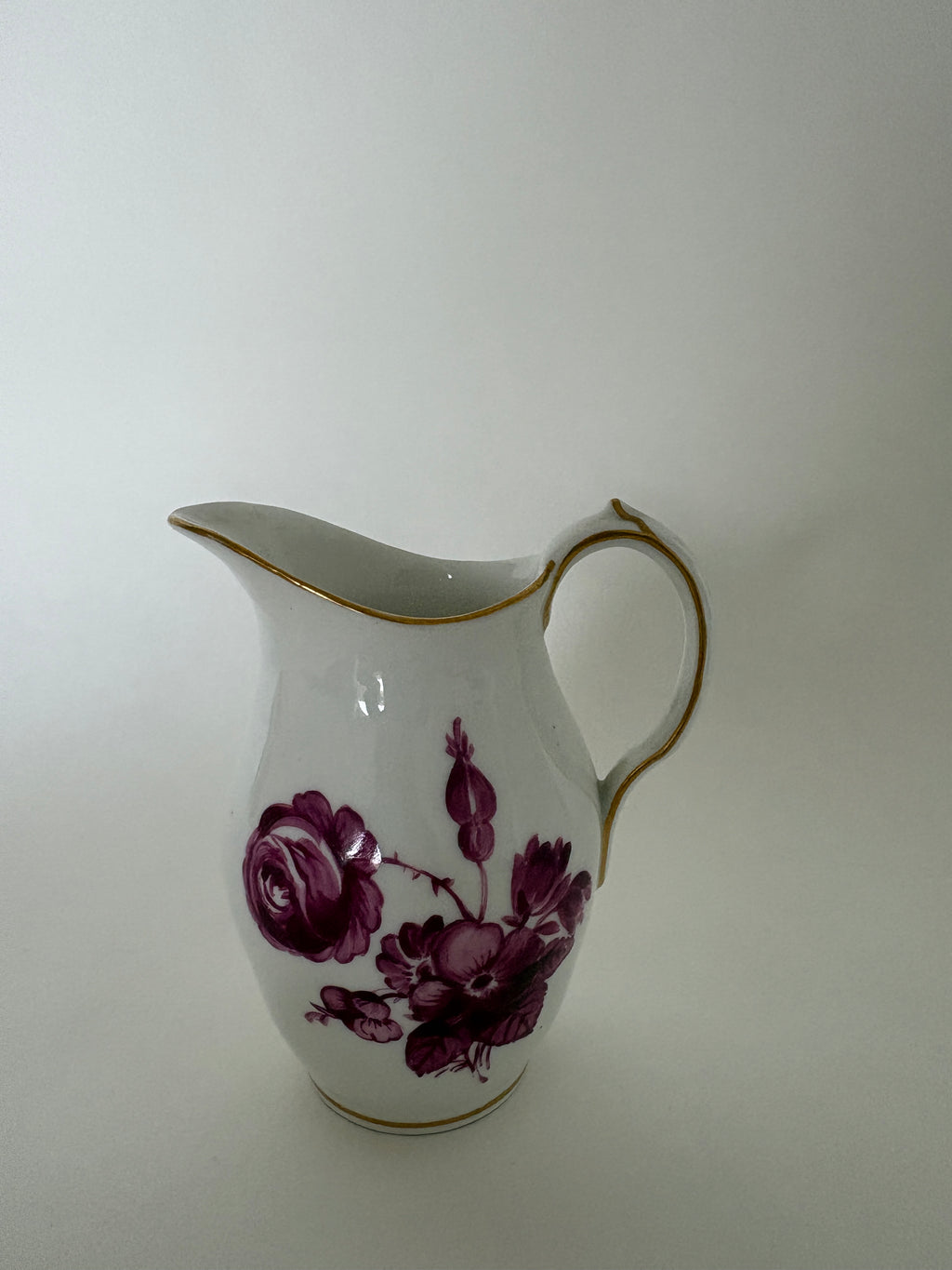 Royal Copenhagen Purpur Flettet med guldkant mælkekande nr. 8026