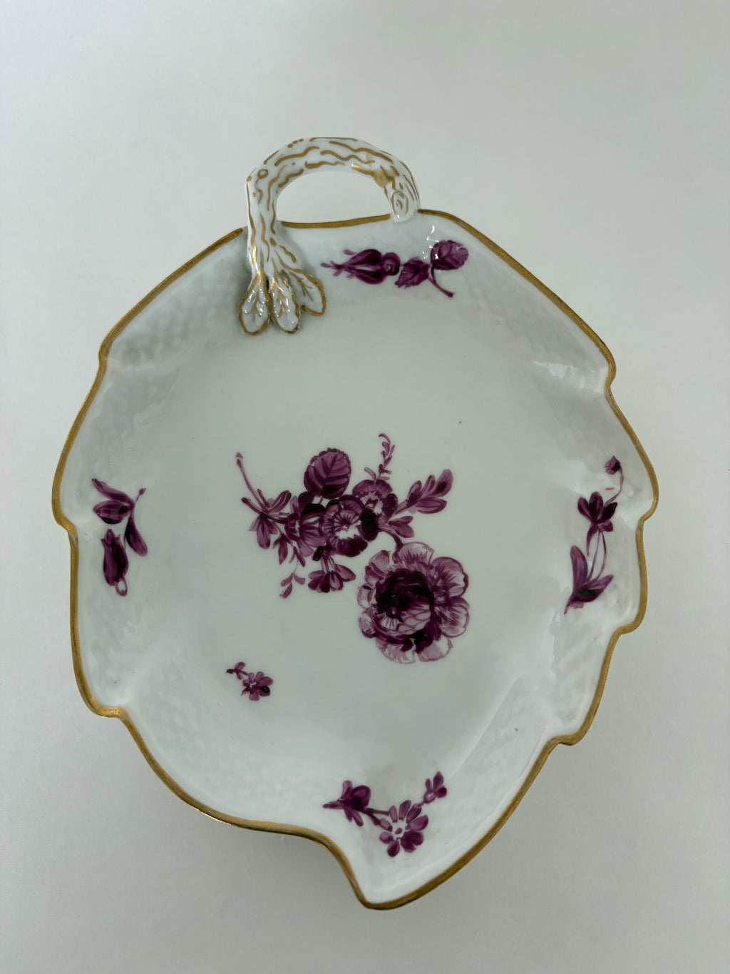Royal Copenhagen Purpur Flettet med guldkant asiet nr. 8002