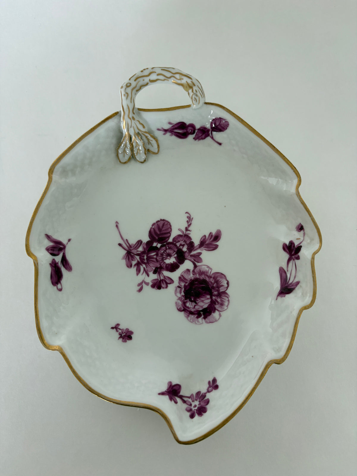 Royal Copenhagen Purpur Flettet med guldkant asiet nr. 8002