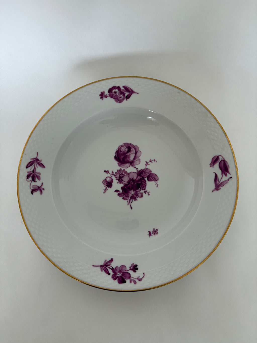 Royal Copenhagen Purpur Flettet med guldkant dyb tallerken nr. 8184