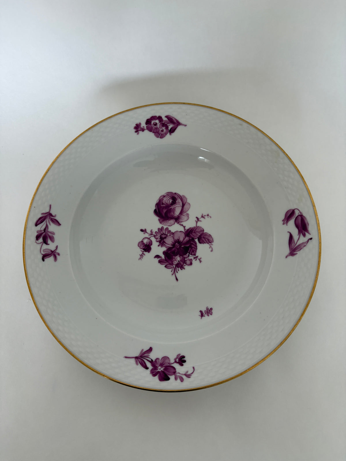 Royal Copenhagen Purpur Flettet med guldkant dyb tallerken nr. 8184