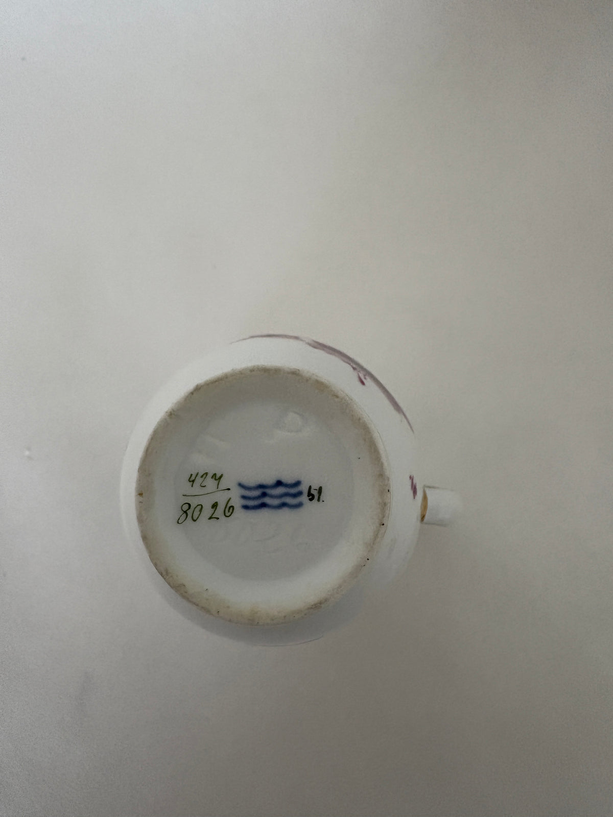 Royal Copenhagen Purpur Flettet med guldkant mælkekande nr. 8026