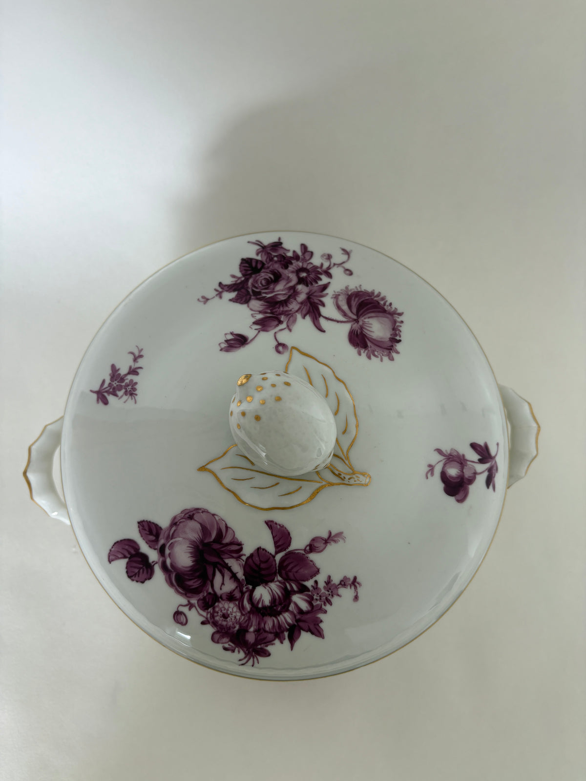 Royal Copenhagen Purpur Flettet med guld terrin med låg nr. 8057