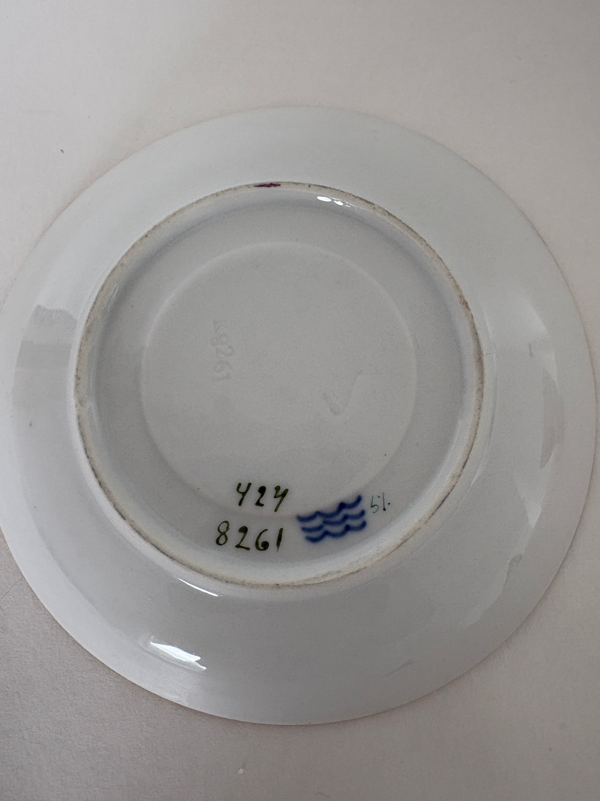 Royal Copenhagen Purpur Flettet med guld tekop med underkop nr. 8049