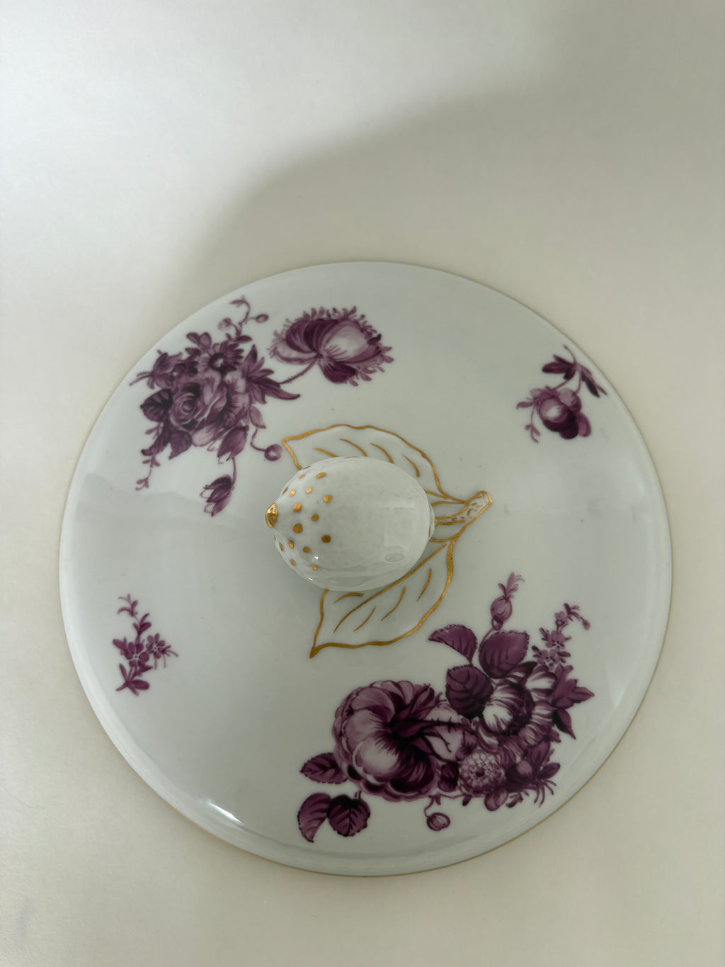 Royal Copenhagen Purpur Flettet med guld låg til terrin nr. 8057