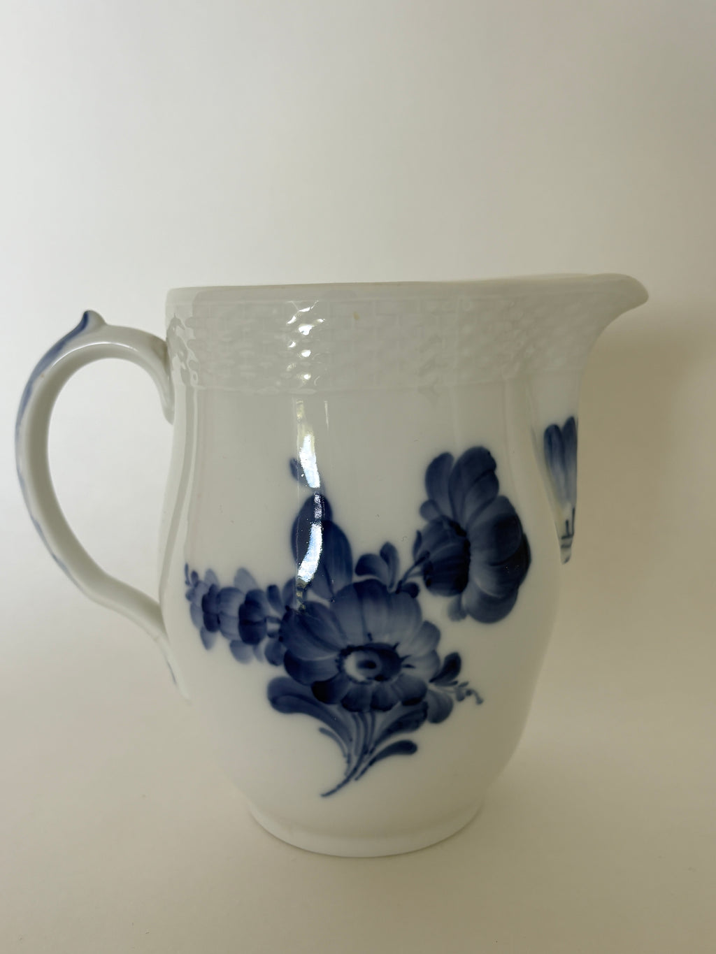 Royal Copenhagen Blå Blomst Flettet mælkekande nr. 10/8227