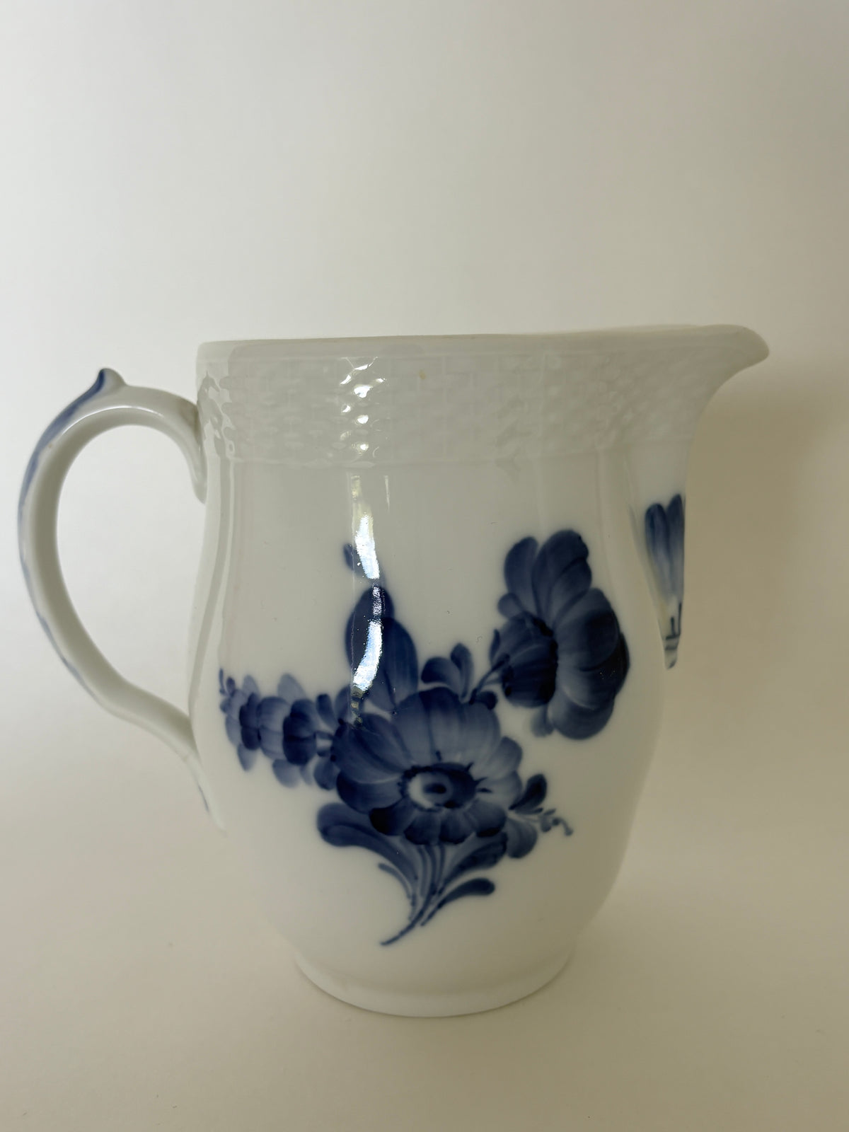 Royal Copenhagen Blå Blomst Flettet mælkekande nr. 10/8227