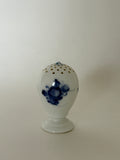 Royal Copenhagen Blå Blomst Flettet saltbøsse med original bundprop af porcelæn nr. 10/8768