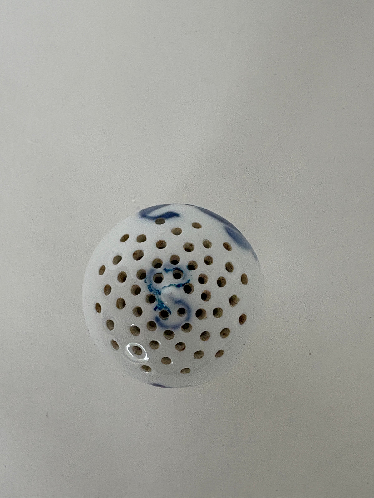 Royal Copenhagen Blå Blomst Flettet saltbøsse med original bundprop af porcelæn nr. 10/8768