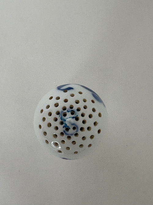 Royal Copenhagen Blå Blomst Flettet saltbøsse med original bundprop af porcelæn nr. 10/8768