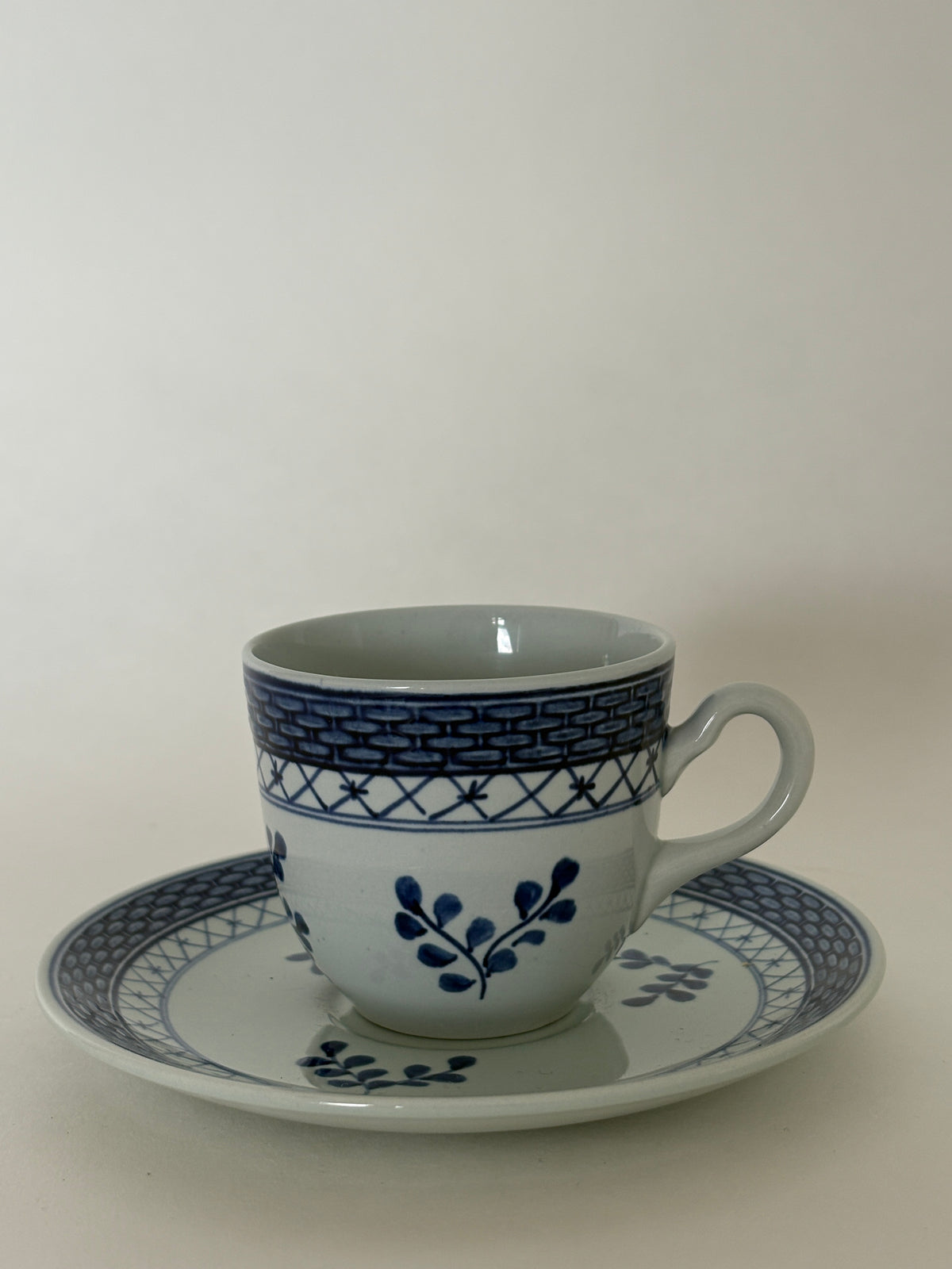 Royal Copenhagen/Aluminia Tranquebar kaffekop med underkop nr. 11/992