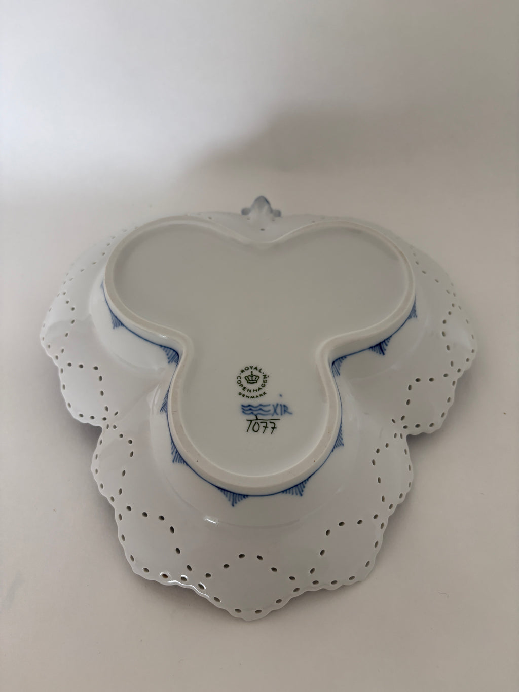 Royal Copenhagen Musselmalet Helblonde kagefad nr. 1/1077