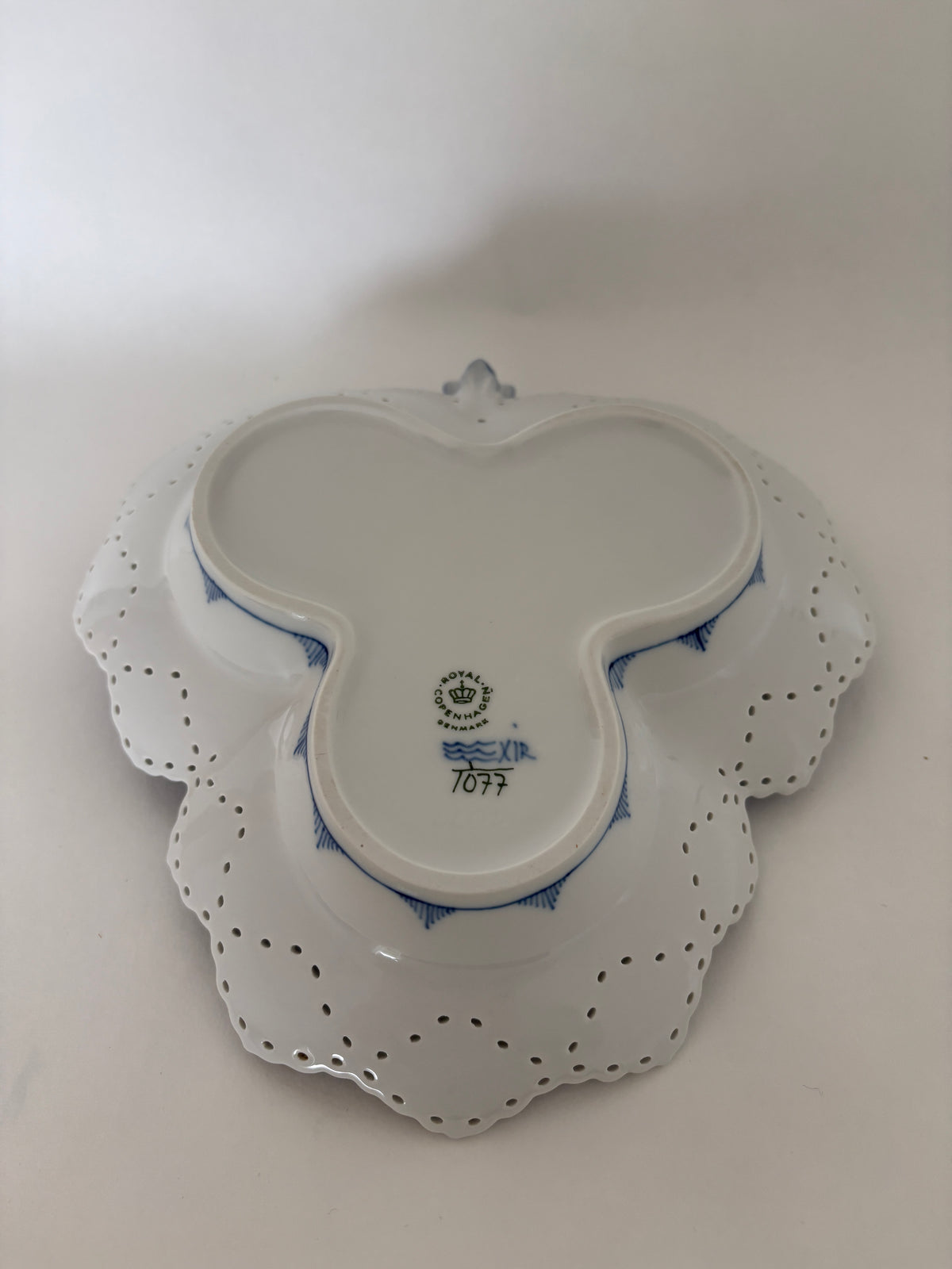 Royal Copenhagen Musselmalet Helblonde kagefad nr. 1/1077