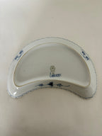 Royal Copenhagen Musselmalet Helblonde halvmåneformet asiet nr. 1/352