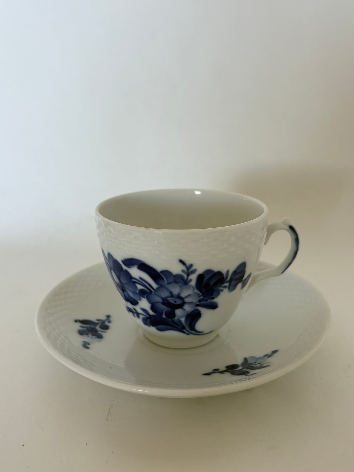 Royal Copenhagen Blå Blomst Flettet kaffekop med underkop nr. 10/8261