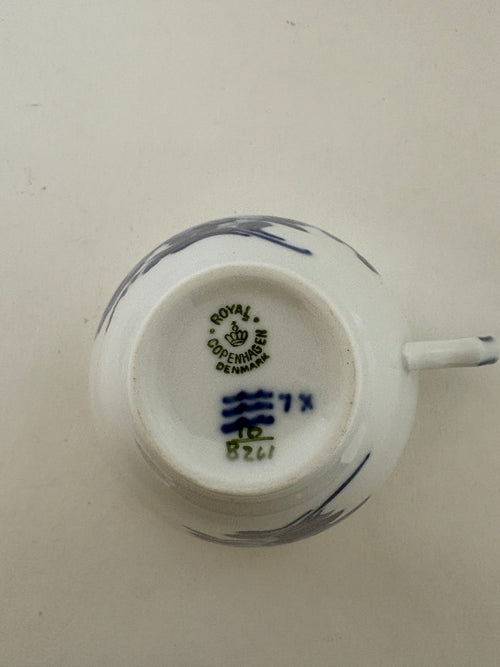 Royal Copenhagen Blå Blomst Flettet kaffekop med underkop nr. 10/8261